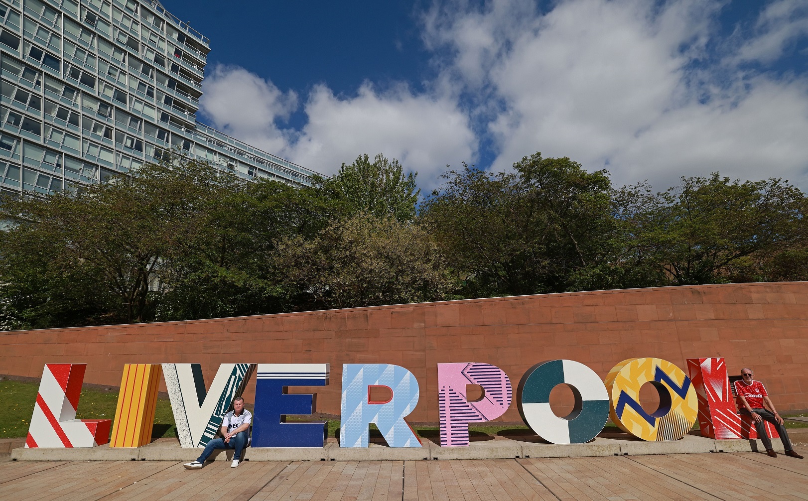 Liverpool sign with Football legends Mark Lawrenson former Liverpool FC player and Graham Stuart former Everton FC player
