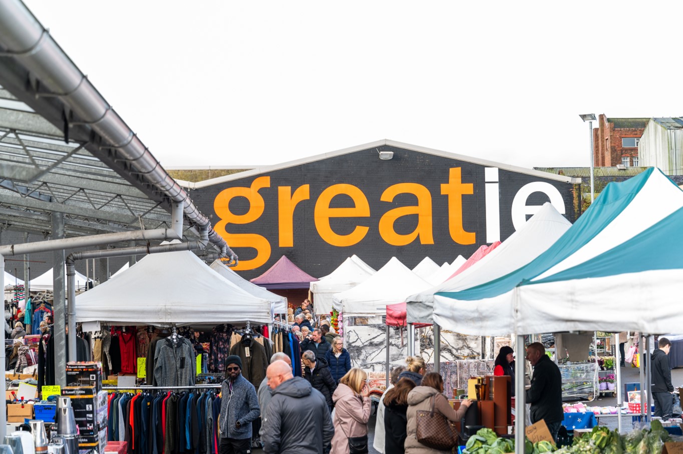 External image of Gratie Market with stalls and shoppers
